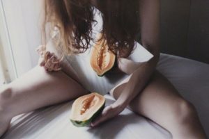 Sara lorusso fotografias sobre a feminilidade arte no caos mamao