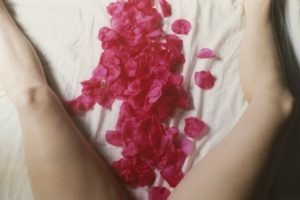 Sara lorusso fotografias sobre a feminilidade arte no caos petalas
