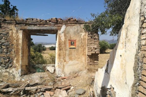 Artista replica pinturas famosas em lugares incomuns e abandonados 11