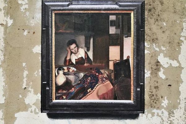 Artista replica pinturas famosas em lugares incomuns e abandonados 14