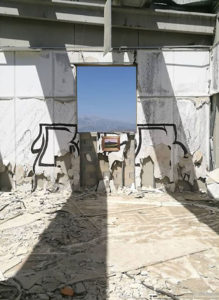 Artista replica pinturas famosas em lugares incomuns e abandonados 20