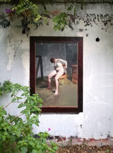 Artista replica pinturas famosas em lugares incomuns e abandonados 21
