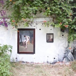Artista replica pinturas famosas em lugares incomuns e abandonados 22