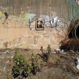 Artista replica pinturas famosas em lugares incomuns e abandonados arte no caos2