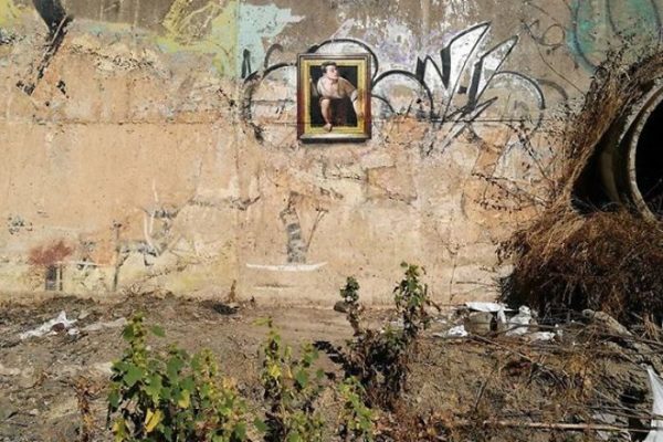 Artista replica pinturas famosas em lugares incomuns e abandonados arte no caos2